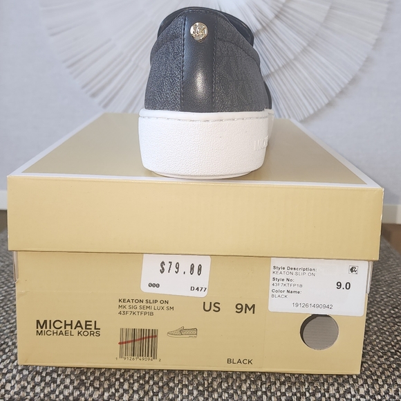 Shoes - Picture 2 of 6